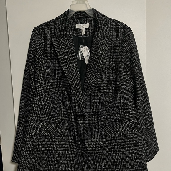 Blazer - Picture 1 of 4